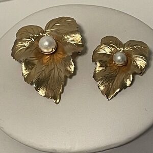 Vintage Sarah Cov Signed Gold Tone Leaf Botanical Brooches Pair Set of‎ 2